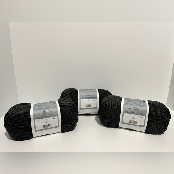 New Lion Brand Yarn Color Made Easy 7oz Coal lot of 3 Skeins discontinued color - Picture 2 of 8